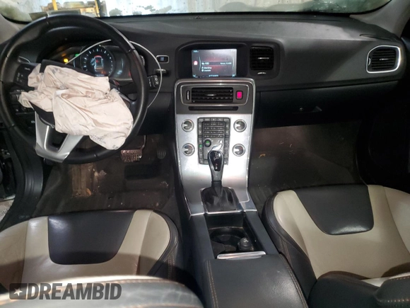 2017 Volvo V60 z VIN YV440MWK5H1025139, wystawiony jako Copart lot #42007303 z przebiegiem 137 448 mil mil oraz . Historia ofert i sprzedaży dostępna na DreamBid. Obrazek 8.