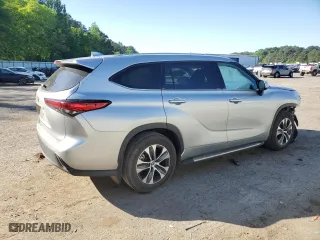 2021 Toyota Highlander XLE with VIN 5TDGZRAHXMS082996, listed as a Copart auction lot 52642695 with 53,483 mi miles and Salvage Title. Bid and sale history available at carsss.com. Image 3.