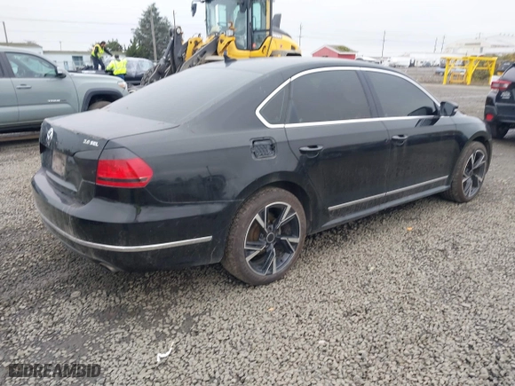 2013 Volkswagen Passat SEL Premium with VIN 1VWCM7A3XDC132834, listed as a IAAI auction lot 40931506 with 146,283 mi miles. Bid and sale history available at carsss.com. Image 4.