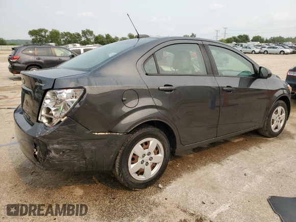 2016 Chevrolet Sonic LS z VIN 1G1JA5SH1G4103182, wystawiony jako Copart lot #59205495 z przebiegiem 107 537 mil mil oraz Szkoda całkowita • Salvage title. Historia ofert i sprzedaży dostępna na DreamBid. Obrazek 3.