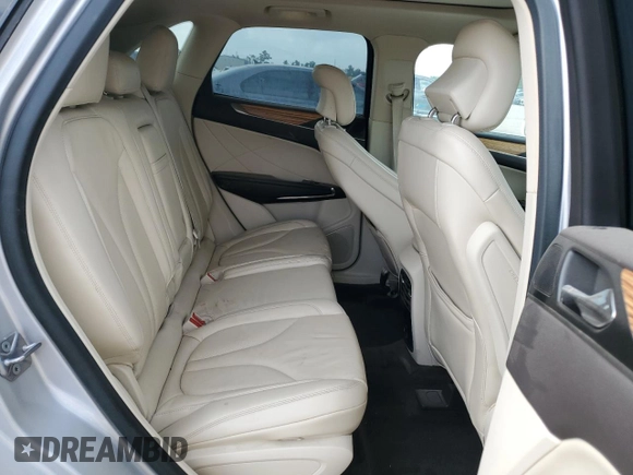 2016 Lincoln MKC Select z VIN 5LMCJ2C9XGUJ05222, wystawiony jako Copart lot #55500735 z przebiegiem 104 831 mil mil oraz Szkoda całkowita • Salvage title. Historia ofert i sprzedaży dostępna na DreamBid. Obrazek 11.