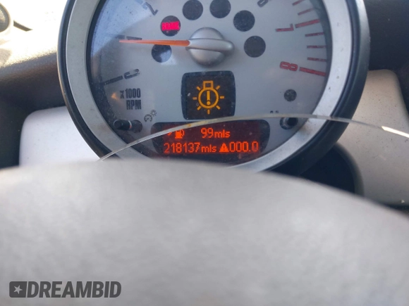 2007 MINI Hardtop with VIN WMWMF33537TU60428, listed as a IAAI auction lot 41753810 with 218,137 mi miles and . Bid and sale history available at DreamBid. Image 7.