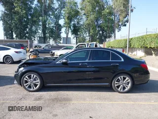 2018 Mercedes-Benz C 300 z VIN 55SWF4JB4JU273394, wystawiony jako IAAI lot #42497154 z przebiegiem 55 606 mil mil oraz . Historia ofert i sprzedaży dostępna na DreamBid. Obrazek 14.