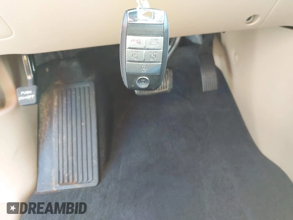 2017 Kia Sedona SX with VIN KNDMC5C12H6329656, listed as a IAAI auction lot 41980895 with 111,318 mi miles. Bid and sale history available at carsss.com. Image 11.