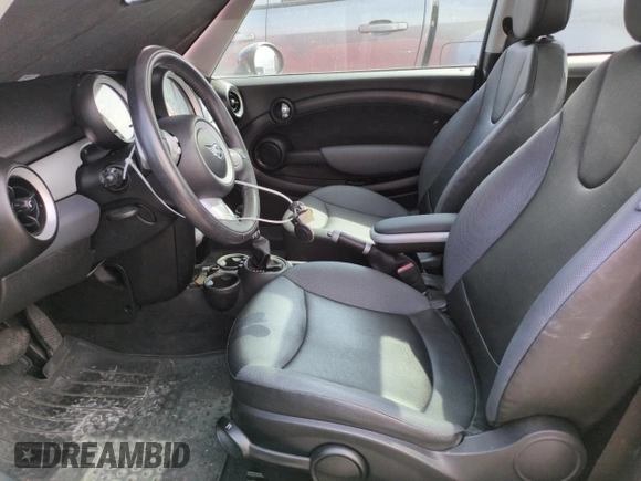 2008 MINI Hardtop with VIN WMWMF33538TT64347, listed as a Copart auction lot 52852075 with 89,884 mi miles and Clean Title. Bid and sale history available at DreamBid. Image 7.