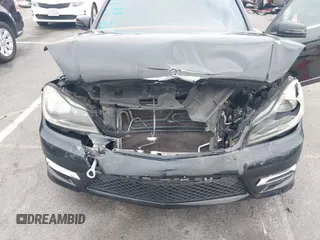 2014 Mercedes-Benz C 250 Sport с VIN WDDGF4HB8EA940242, выставлен на аукционе IAAI как лот 42661812 с пробегом 167 902 миль миль и . История ставок и продаж доступна на DreamBid. Изображение 6.