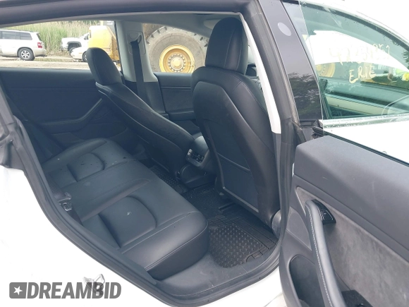 2019 Tesla Model 3 Mid Range z VIN 5YJ3E1EA7KF299755, wystawiony jako IAAI lot #42354352 z przebiegiem Nie podano mil oraz . Historia ofert i sprzedaży dostępna na DreamBid. Obrazek 7.