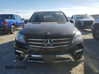 2013 Mercedes-Benz M 550 z VIN 4JGDA7DB5DA123047, wystawiony jako Copart lot #47560495 z przebiegiem 147 985 mil mil oraz Czysty tytuł • Clean title. Historia ofert i sprzedaży dostępna na DreamBid. Obrazek 5.