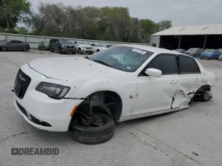2019 Chrysler 300 S z VIN 2C3CCABG3KH566175, wystawiony jako Copart lot #50407065 z przebiegiem 89 147 mil mil oraz Szkoda całkowita • Salvage title. Historia ofert i sprzedaży dostępna na DreamBid. Obrazek 1.