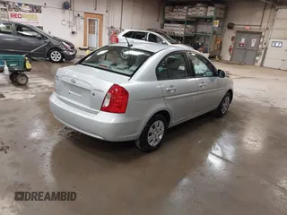 2011 Hyundai Accent GLS z VIN KMHCN4AC1BU605828, wystawiony jako IAAI lot #42129829 z przebiegiem 154 224 mil mil oraz . Historia ofert i sprzedaży dostępna na DreamBid. Obrazek 4.