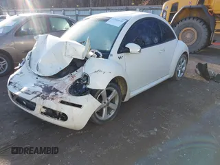 2008 Volkswagen New Beetle Coupe Triple White with VIN 3VWFW31C88M515319, listed as a IAAI auction lot 41564418 with 150,486 mi miles. Bid and sale history available at carsss.com. Image 2.