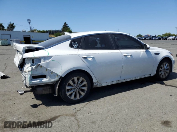2020 Kia Optima LX z VIN 5XXGT4L30LG401747, wystawiony jako Copart lot #55524165 z przebiegiem 57 918 mil mil oraz Szkoda całkowita • Salvage title. Historia ofert i sprzedaży dostępna na DreamBid. Obrazek 3.