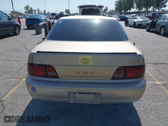 1996 Toyota Camry DX z VIN JT2BG12K0T0347950, wystawiony jako IAAI lot #42248890 z przebiegiem 264 017 mil mil oraz . Historia ofert i sprzedaży dostępna na DreamBid. Obrazek 16.