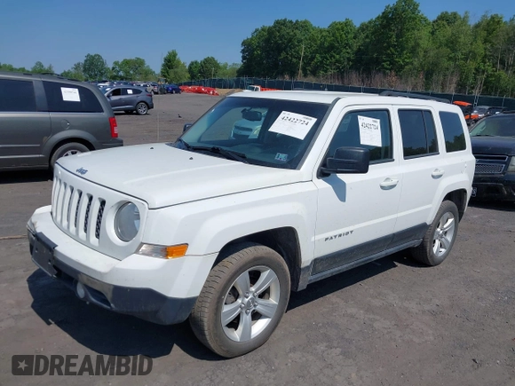 2014 Jeep Patriot Latitude z VIN 1C4NJRFB4ED664561, wystawiony jako IAAI lot #42422724 z przebiegiem 130 506 mil mil oraz . Historia ofert i sprzedaży dostępna na DreamBid. Obrazek 2.