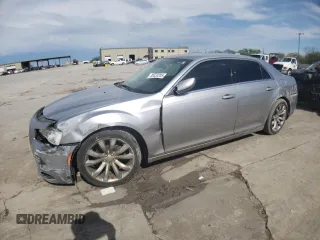 2018 Chrysler 300 Touring L z VIN 2C3CCAAG0JH283636, wystawiony jako Copart lot #50433205 z przebiegiem 227 565 mil mil oraz Szkody całkowita. Historia ofert i sprzedaży dostępna na DreamBid. Obrazek 1.