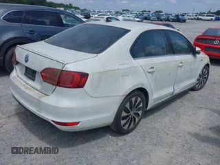 2013 Volkswagen Jetta Hybrid SE with VIN 3VW637AJ1DM249392, listed as a IAAI auction lot 42577266 with 109,026 mi miles and . Bid and sale history available at DreamBid. Image 4.