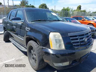 2007 Cadillac Escalade EXT with VIN 3GYFK62807G174788, listed as a IAAI auction lot 41932450 with 183,031 mi miles. Bid and sale history available at carsss.com. Image 1.