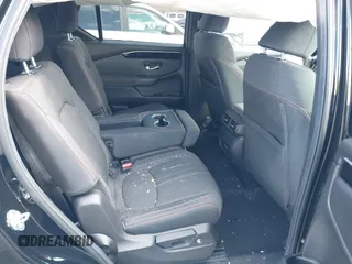 2025 Honda Pilot Sport z VIN 5FNYG1H38SB030483, wystawiony jako IAAI lot #41694690 z przebiegiem 11 118 mil mil oraz . Historia ofert i sprzedaży dostępna na DreamBid. Obrazek 8.