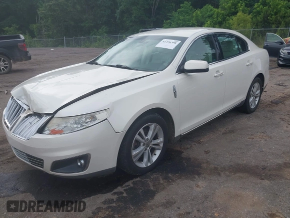 2009 Lincoln MKS z VIN 1LNHM93R69G618185, wystawiony jako IAAI lot #42256398 z przebiegiem 178 805 mil mil oraz . Historia ofert i sprzedaży dostępna na DreamBid. Obrazek 2.