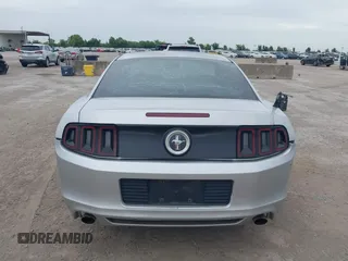 2014 Ford Mustang V6 z VIN 1ZVBP8AM3E5228599, wystawiony jako IAAI lot #42656325 z przebiegiem 185 188 mil mil oraz . Historia ofert i sprzedaży dostępna na DreamBid. Obrazek 16.