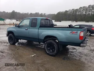 1997 Toyota T100 DX with VIN JT4UN22D2V0046483, listed as a Copart auction lot 45107095 with 247,665 mi miles and Clean Title. Bid and sale history available at DreamBid. Image 2.