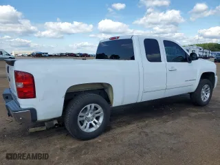 2008 Chevrolet Silverado 1500 LT w/2LT with VIN 1GCEC19J98Z295928, listed as a Copart auction lot 71609814 with 244,062 mi miles and Salvage Title. Bid and sale history available at carsss.com. Image 3.