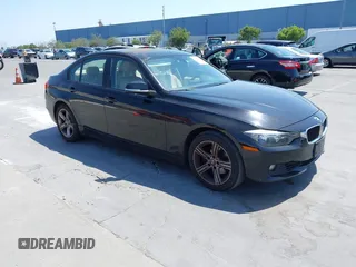 2013 BMW 3 Series 328i z VIN WBA3C1C54DF437775, wystawiony jako IAAI lot #42450198 z przebiegiem 116 266 mil mil oraz . Historia ofert i sprzedaży dostępna na DreamBid. Obrazek 1.