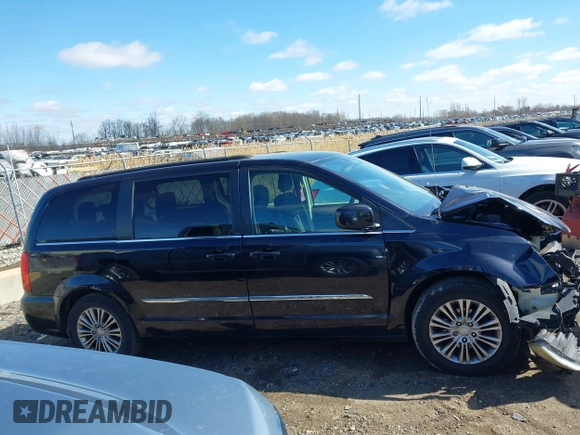 2011 Chrysler Town & Country Touring with VIN 2A4RR5DG4BR614120, listed as a IAAI auction lot 41886641 with 212,414 mi miles. Bid and sale history available at carsss.com. Image 13.