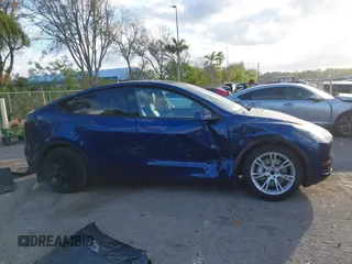 2024 Tesla Model Y с VIN 7SAYGDED5RF015208, выставлен на аукционе IAAI как лот 41608087 с пробегом 10 059 миль миль и . История ставок и продаж доступна на DreamBid. Изображение 13.