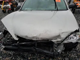 2005 Toyota Camry STD z VIN 4T1BE32K85U386267, wystawiony jako Copart lot #59219615 z przebiegiem 171 844 mil mil oraz Szkoda całkowita • Salvage title. Historia ofert i sprzedaży dostępna na DreamBid. Obrazek 11.