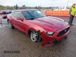 2015 Ford Mustang EcoBoost z VIN 1FA6P8TH3F5382791, wystawiony jako IAAI lot #41922318 z przebiegiem 46 212 mil mil oraz . Historia ofert i sprzedaży dostępna na DreamBid. Obrazek 1.