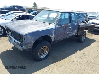 1984 Datsun 720 z VIN JN6ND06Y1EW020315, wystawiony jako IAAI lot #42083962 z przebiegiem 187 143 mil mil oraz . Historia ofert i sprzedaży dostępna na DreamBid. Obrazek 2.