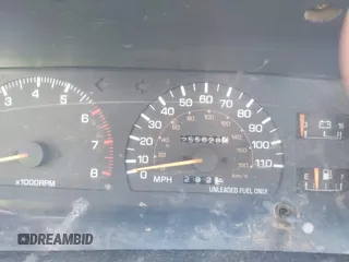 1990 Toyota Pickup SR5 z VIN JT4VN13G7L5019822, wystawiony jako IAAI lot #42194555 z przebiegiem 255 628 mil mil oraz . Historia ofert i sprzedaży dostępna na DreamBid. Obrazek 7.