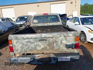 1999 Toyota Tacoma z VIN 4TAWM72N5XZ429880, wystawiony jako IAAI lot #42179697 z przebiegiem 311 261 mil mil oraz . Historia ofert i sprzedaży dostępna na DreamBid. Obrazek 16.