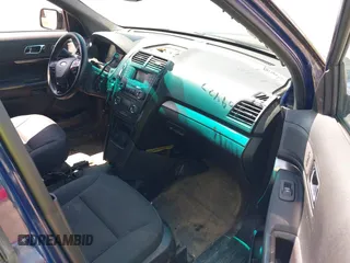 2017 Ford Police Interceptor Utility z VIN 1FM5K8AT7HGC25649, wystawiony jako IAAI lot #42283890 z przebiegiem 169 427 mil mil oraz . Historia ofert i sprzedaży dostępna na DreamBid. Obrazek 5.