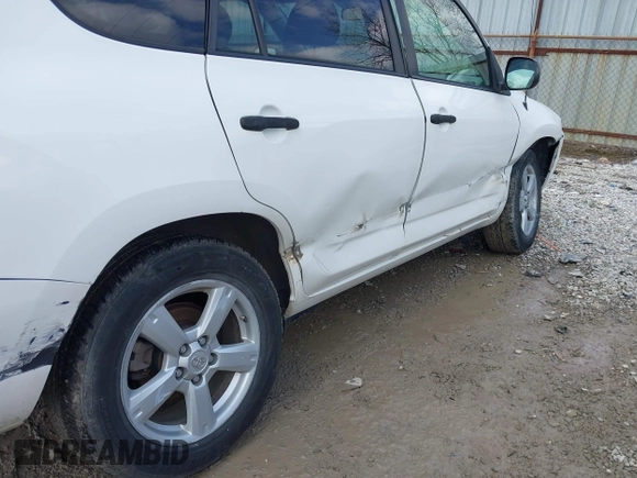 2008 Toyota RAV4 with VIN JTMBD33VX86077926, listed as a IAAI auction lot 42011981 with 119,372 mi miles. Bid and sale history available at carsss.com. Image 6.