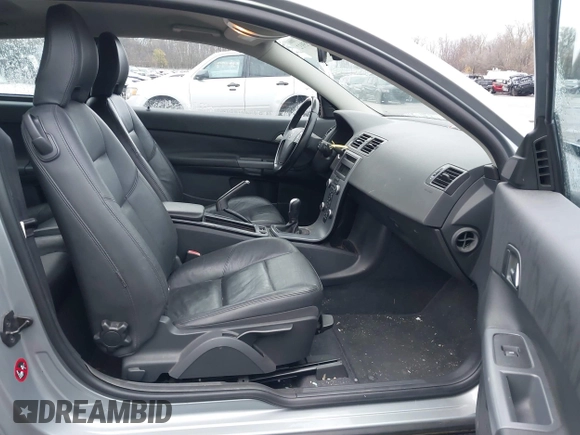 2013 Volvo C30 T5 z VIN YV1672MK7D2305755, wystawiony jako IAAI lot #40835932 z przebiegiem 93 975 mil mil oraz . Historia ofert i sprzedaży dostępna na DreamBid. Obrazek 5.