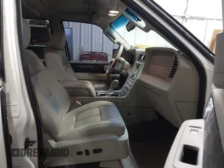 2008 Lincoln Navigator with VIN 5LMFU28528LJ13624, listed as a IAAI auction lot 41359456 with 224,798 mi miles. Bid and sale history available at carsss.com. Image 5.