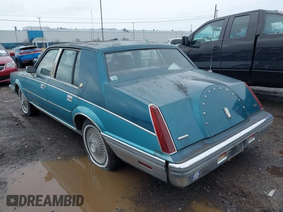 1982 Lincoln Continental with VIN 1MRBP98F1CY610073, listed as a IAAI auction lot 41953772 with 821,604 mi miles and . Bid and sale history available at DreamBid. Image 3.
