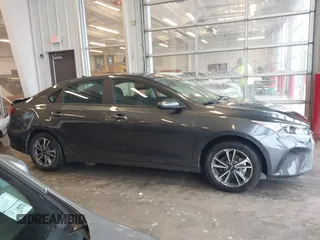 2024 Kia Forte LXS z VIN 3KPF24AD9RE827562, wystawiony jako IAAI lot #41943586 z przebiegiem 9 034 mil mil oraz . Historia ofert i sprzedaży dostępna na DreamBid. Obrazek 13.