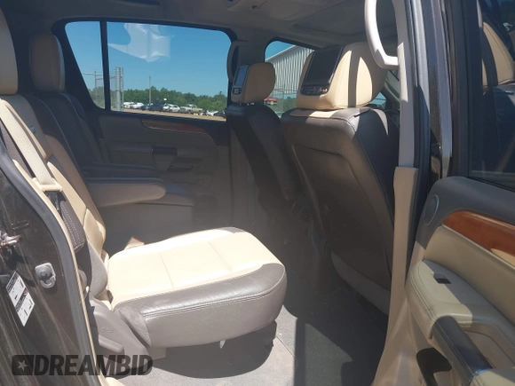 2014 Nissan Armada Platinum z VIN 5N1BA0NE9EN611807, wystawiony jako IAAI lot #42297717 z przebiegiem 199 541 mil mil oraz . Historia ofert i sprzedaży dostępna na DreamBid. Obrazek 8.