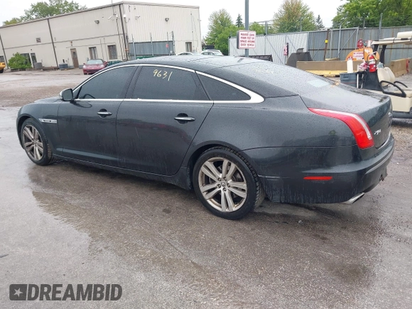 2012 Jaguar XJ XJL z VIN SAJWA2GB5CLV30883, wystawiony jako IAAI lot #42369631 z przebiegiem 114 018 mil mil oraz . Historia ofert i sprzedaży dostępna na DreamBid. Obrazek 3.