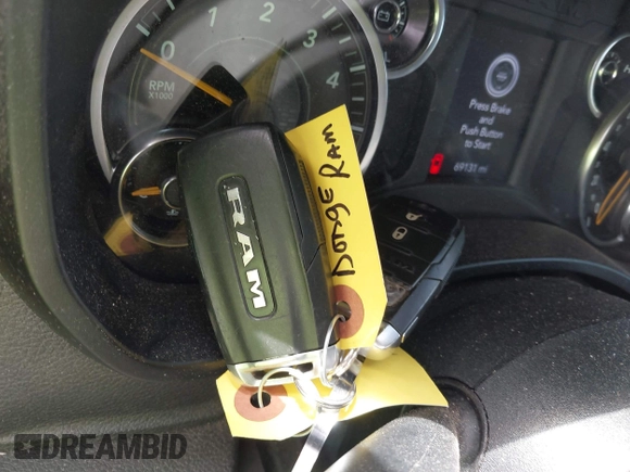 2019 Ram 1500 Tradesman z VIN 1C6SRFCT5KN597618, wystawiony jako IAAI lot #42243878 z przebiegiem 69 131 mil mil oraz . Historia ofert i sprzedaży dostępna na DreamBid. Obrazek 11.