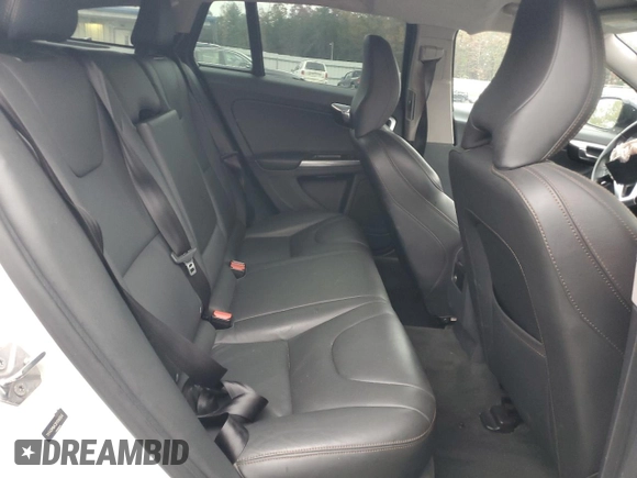 2017 Volvo V60 z VIN YV440MWKXH1040994, wystawiony jako Copart lot #81419934 z przebiegiem Nie podano mil oraz Szkoda całkowita • Salvage title. Historia ofert i sprzedaży dostępna na DreamBid. Obrazek 10.