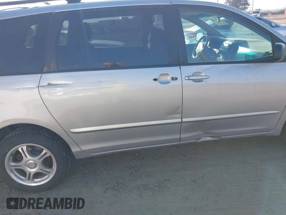 2006 Toyota Sienna LE with VIN 5TDBA23C06S064777, listed as a IAAI auction lot 41696905 with 250,761 mi miles. Bid and sale history available at carsss.com. Image 6.