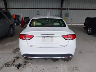 2015 Chrysler 200 C z VIN 1C3CCCCB4FN607229, wystawiony jako IAAI lot #42242525 z przebiegiem 133 653 mil mil oraz . Historia ofert i sprzedaży dostępna na DreamBid. Obrazek 17.
