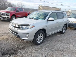 2013 Toyota Highlander Hybrid with VIN JTEBC3EH2D2013547, listed as a IAAI auction lot 41184855 with 95,456 mi miles. Bid and sale history available at carsss.com. Image 17.