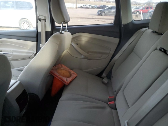 2018 Ford Escape SE z VIN 1FMCU9GDXJUD21466, wystawiony jako Copart lot #46266395 z przebiegiem Nie podano mil oraz Szkoda całkowita • Salvage title. Historia ofert i sprzedaży dostępna na DreamBid. Obrazek 10.