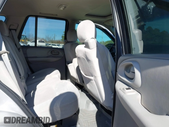 2008 Chevrolet TrailBlazer LT w/3LT with VIN 1GNDT13SX82248033, listed as a IAAI auction lot 41311086 with 202,377 mi miles. Bid and sale history available at carsss.com. Image 8.