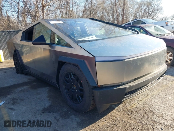 2025 Tesla Cybertruck Cyberbeast z VIN 7G2CEHEE9SA061735, wystawiony jako IAAI lot #41839731 z przebiegiem Nie podano mil oraz . Historia ofert i sprzedaży dostępna na DreamBid. Obrazek 1.